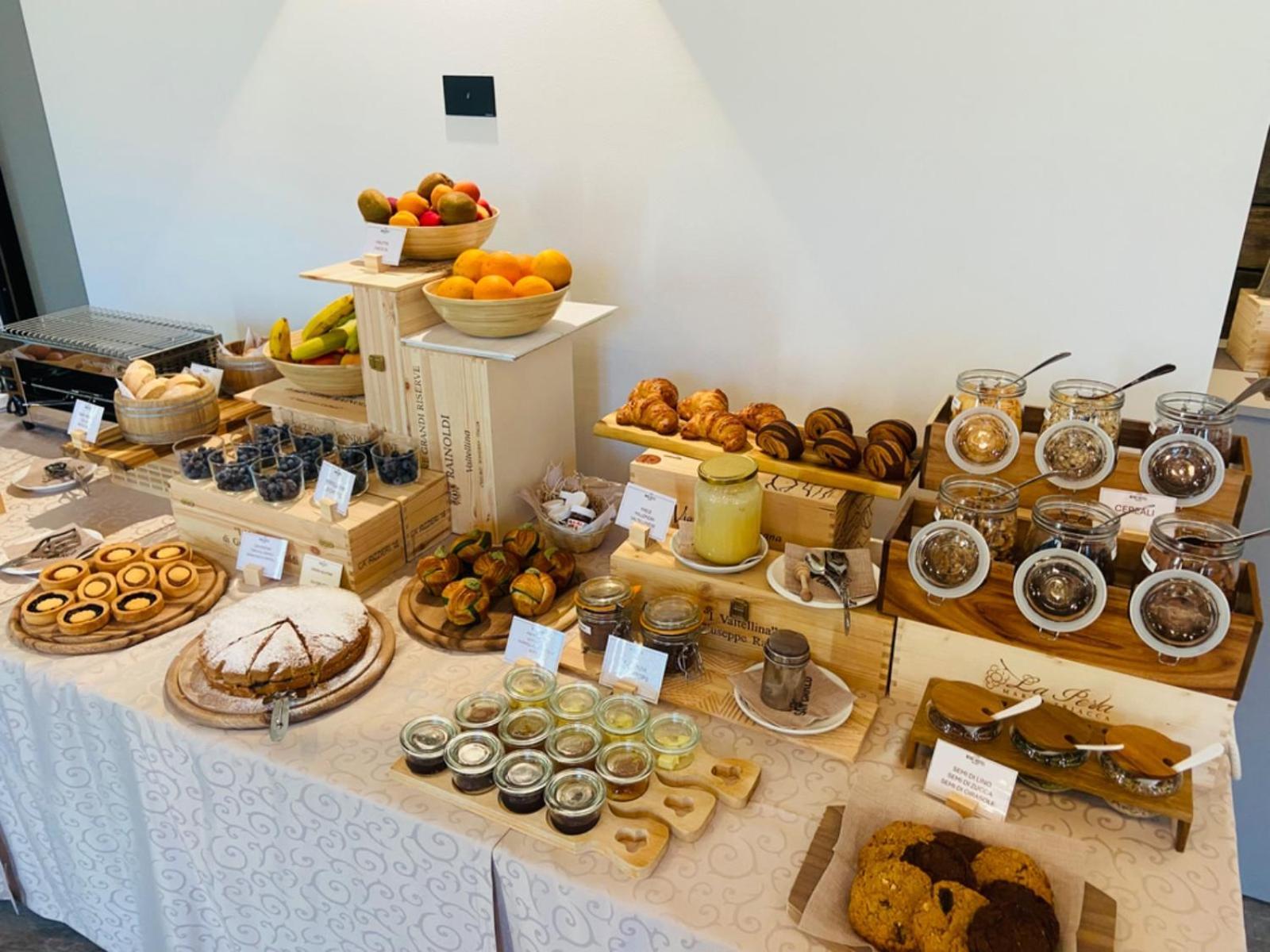 Wine Hotel San Carlo - Relais & Spa - Boutique Hotel Chiuro Luaran gambar