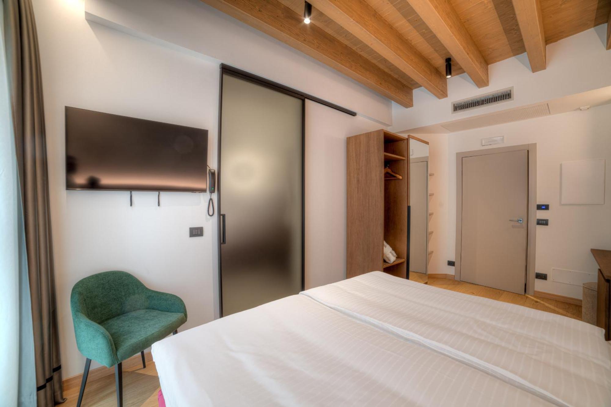 Wine Hotel San Carlo - Relais & Spa - Boutique Hotel Chiuro Luaran gambar