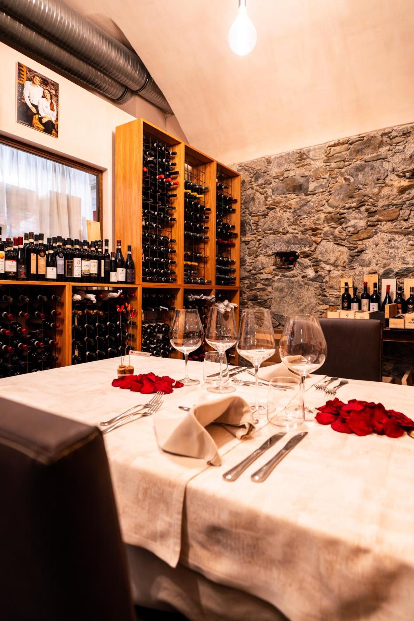 Wine Hotel San Carlo - Relais & Spa - Boutique Hotel Chiuro Luaran gambar